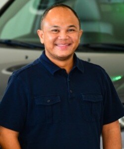Staff member Julius Carlos from ID_acc151c25d52
