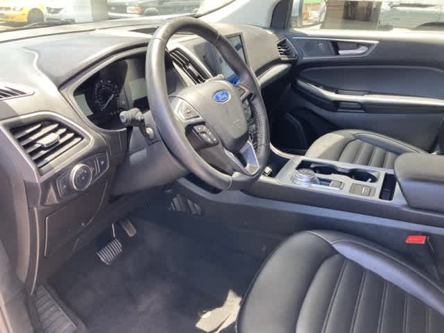 2022 Ford Edge SEL photo 2