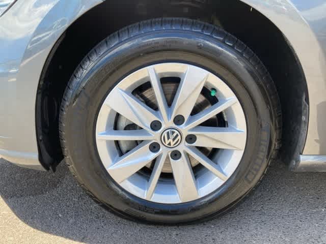 Thumbnail: 2018 Volkswagen e-Golf - 8