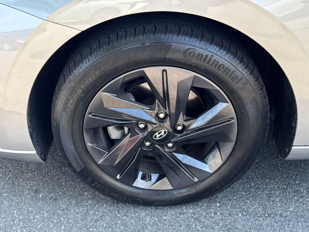 2022 Hyundai Elantra SEL - Photo 13