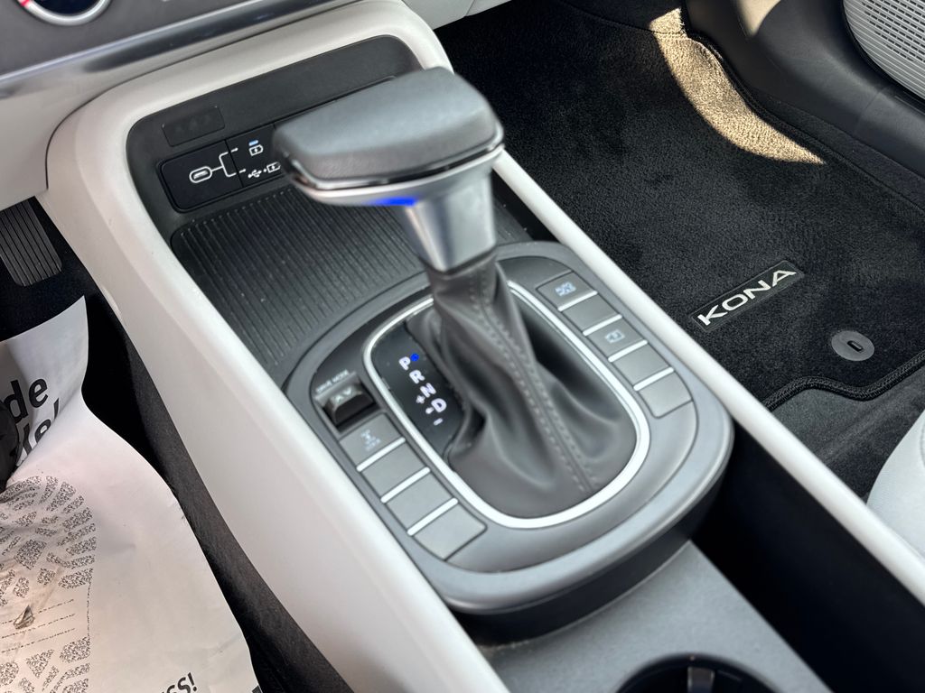 2024 Hyundai Kona SE - Photo 28