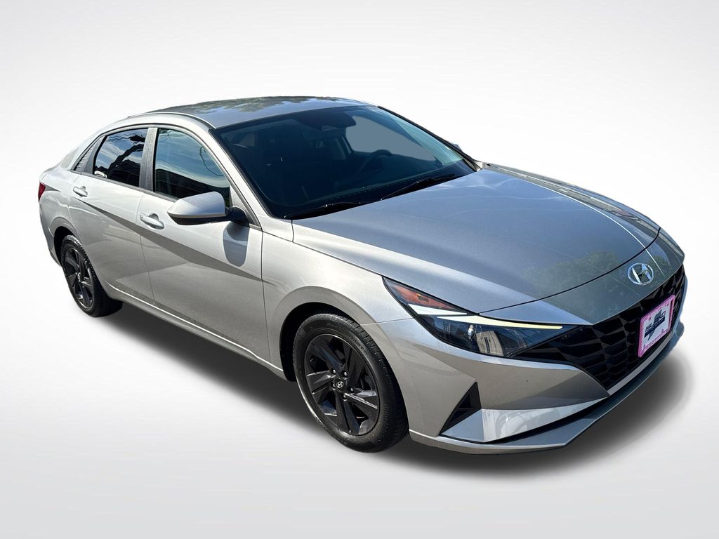 2022 Hyundai Elantra SEL - Photo 3