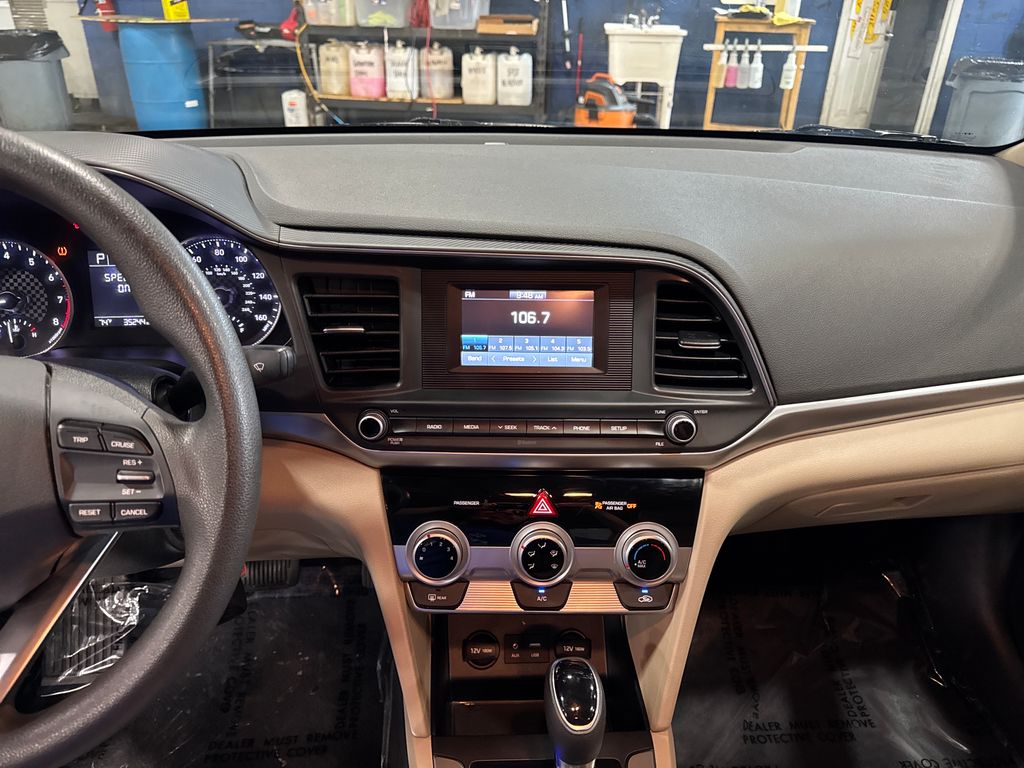 2019 Hyundai Elantra SE - Photo 22
