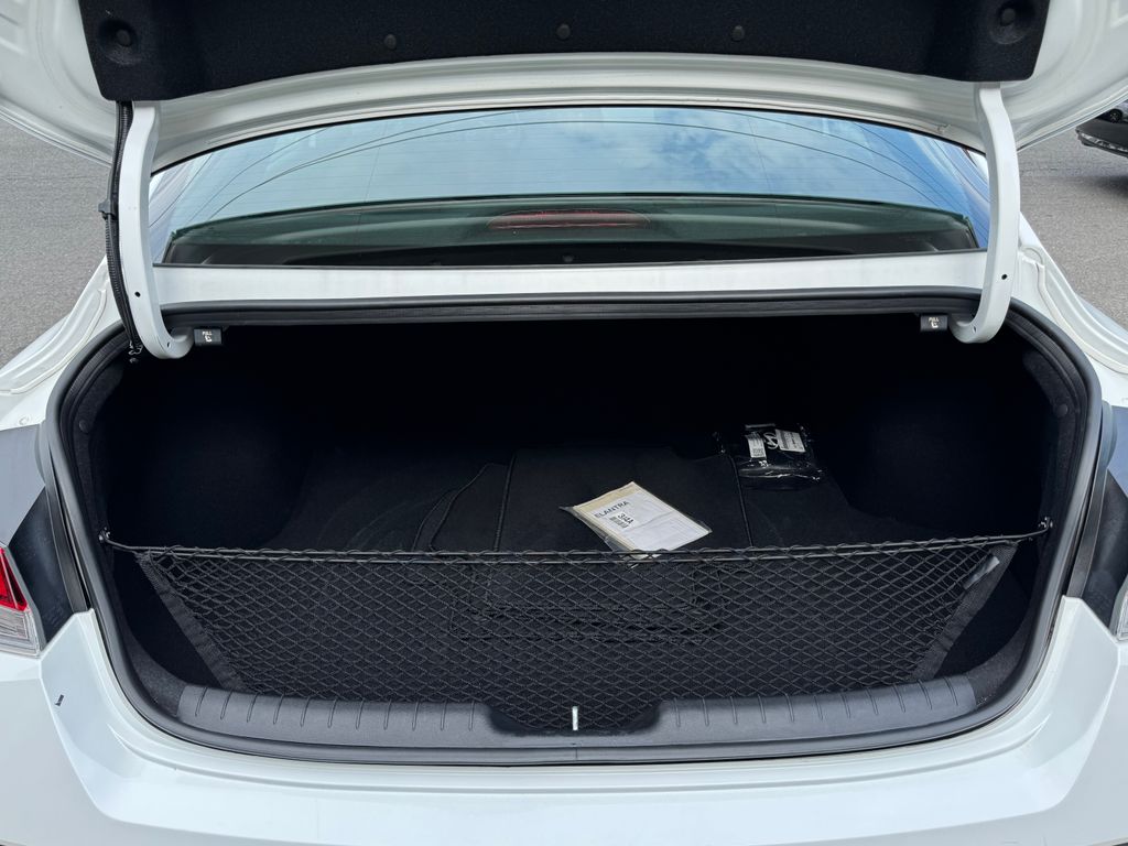 2025 Hyundai Elantra SEL - Photo 32