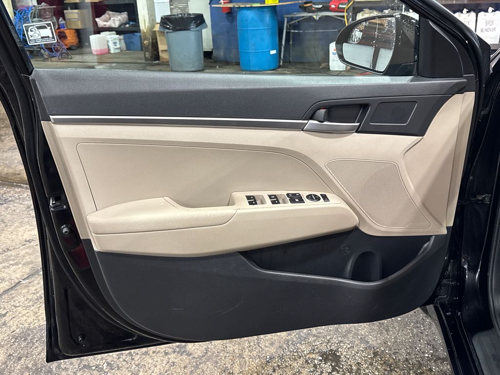 2019 Hyundai Elantra SE - Photo 14