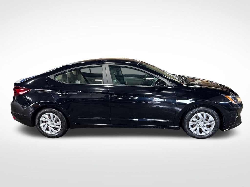 2019 Hyundai Elantra SE - Photo 11