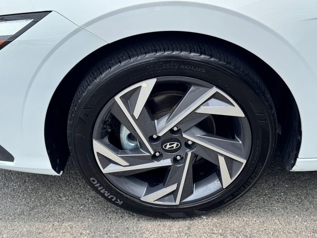 2025 Hyundai Elantra SEL - Photo 13