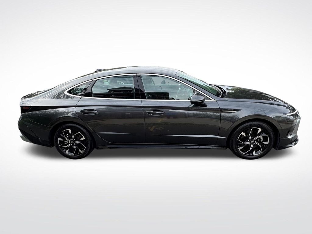 2025 Hyundai Sonata SEL - Photo 11