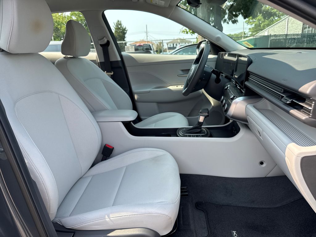 2024 Hyundai Kona SE - Photo 38