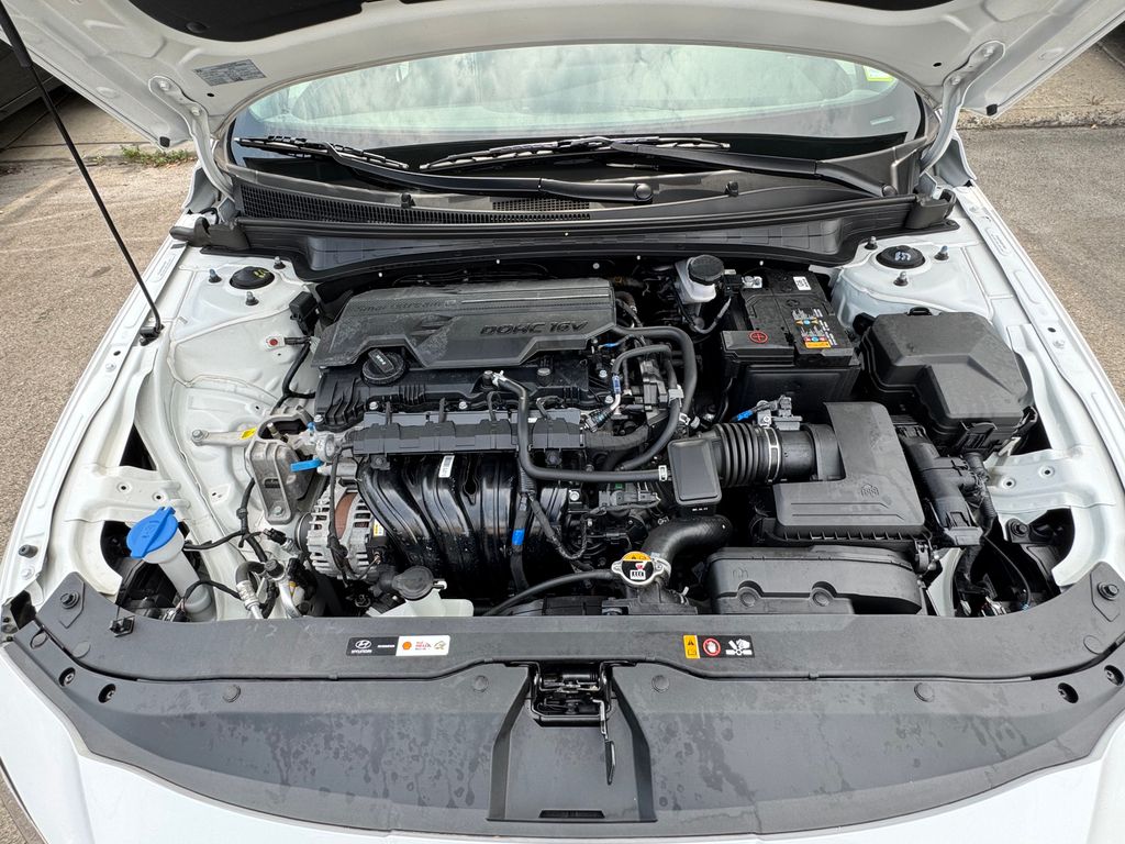 2025 Hyundai Elantra SEL - Photo 12