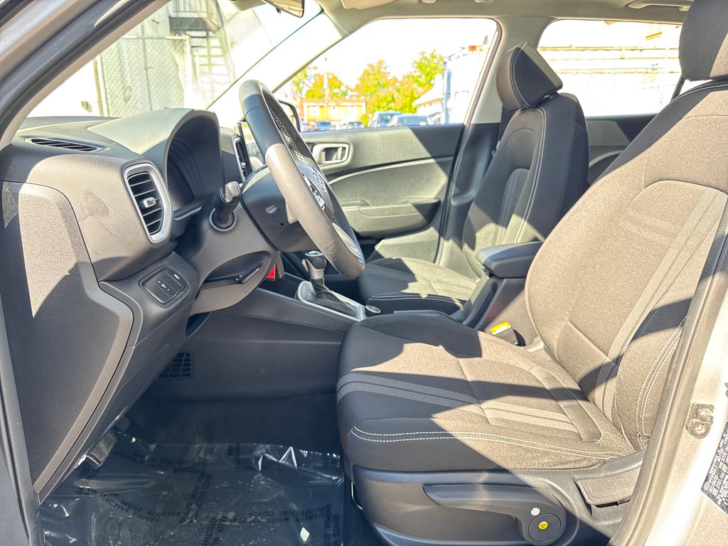 2023 Hyundai Venue SEL - Photo 16