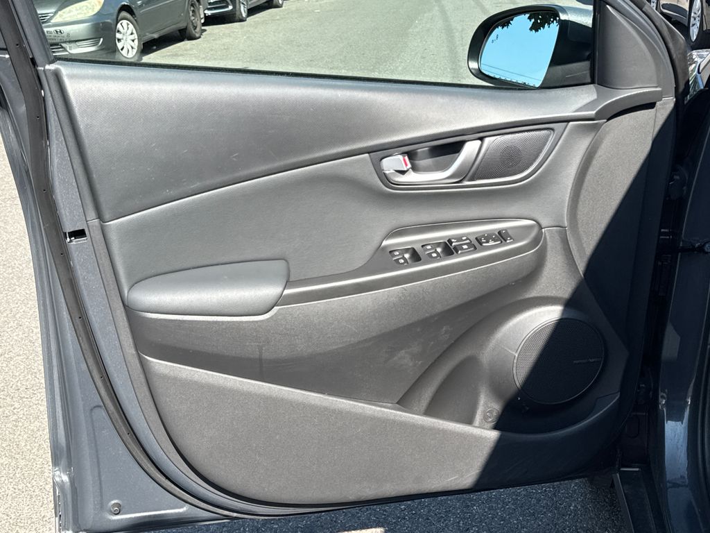 2023 Hyundai Kona Limited - Photo 14