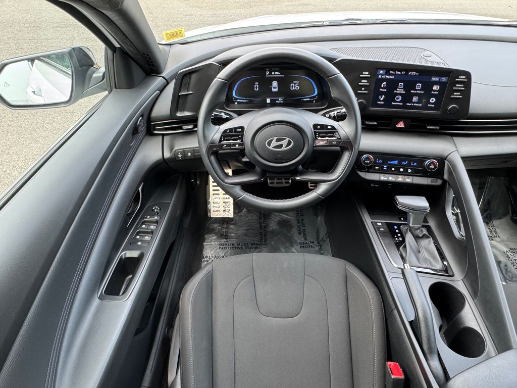 2025 Hyundai Elantra SEL - Photo 29