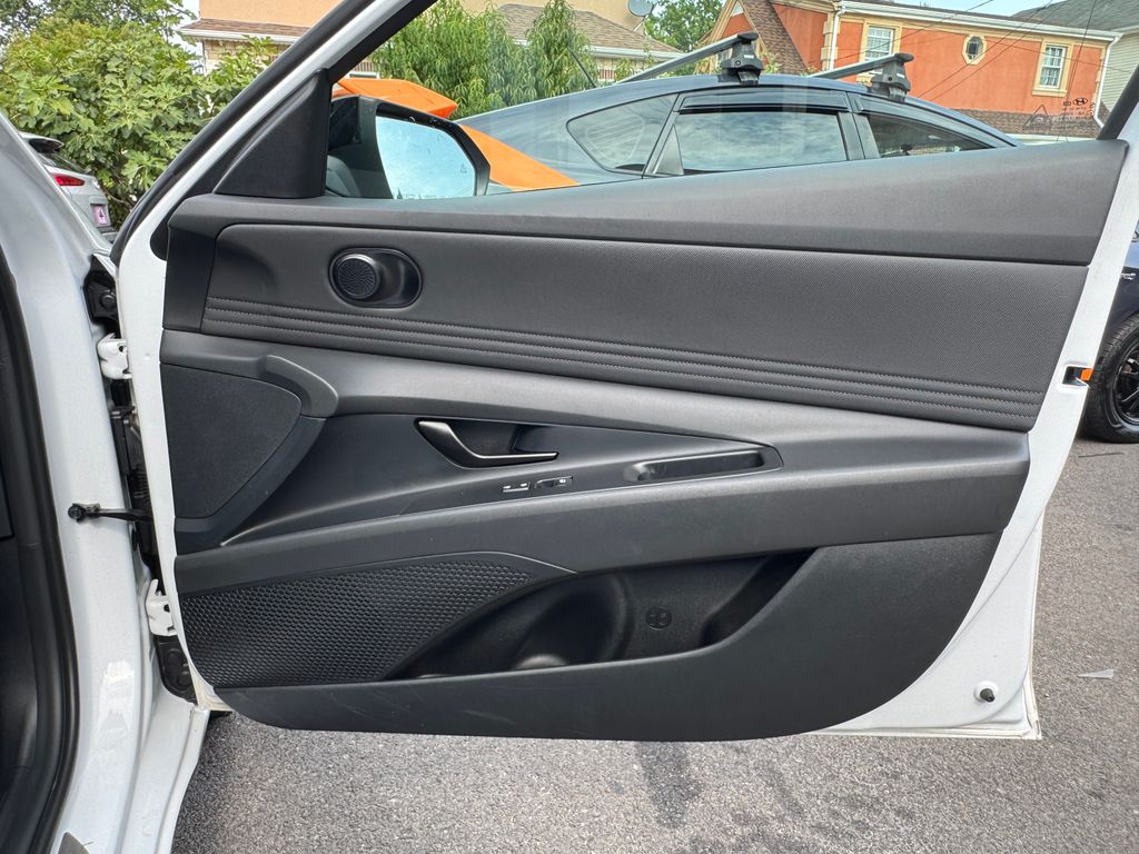2025 Hyundai Elantra SEL - Photo 35
