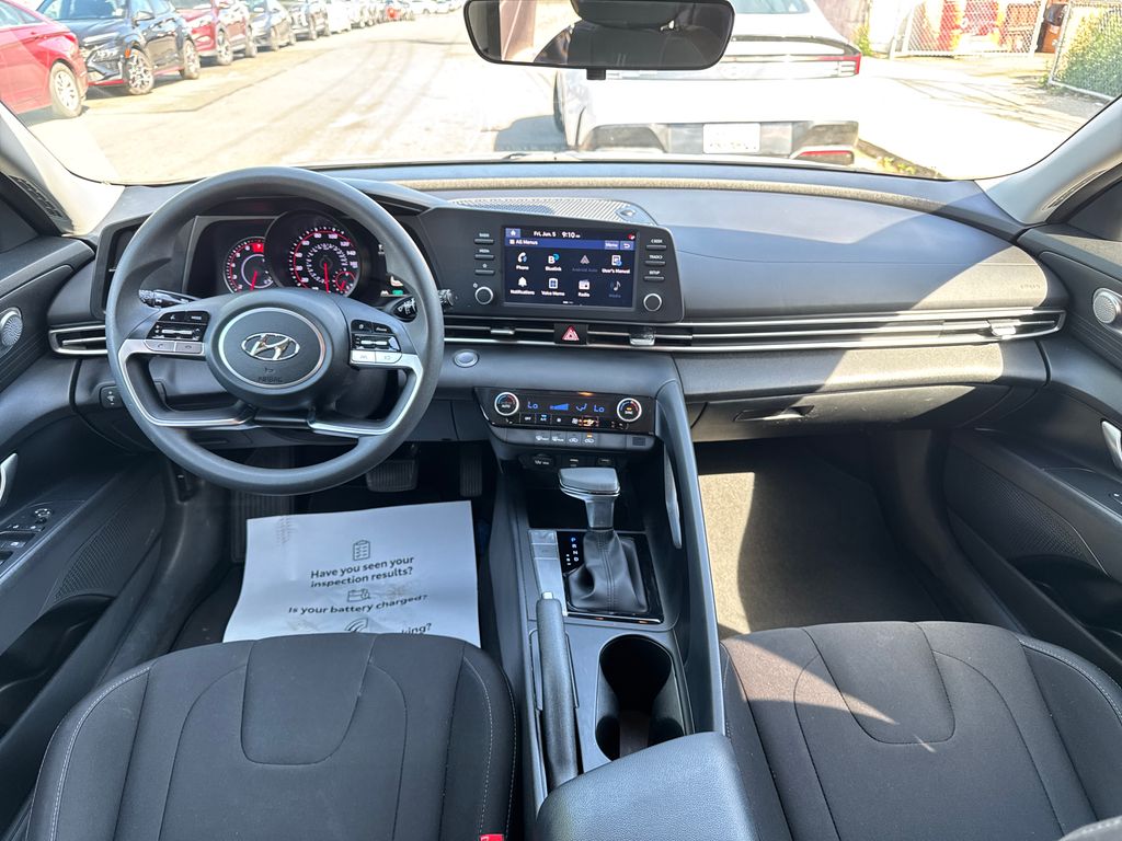 2022 Hyundai Elantra SEL - Photo 29