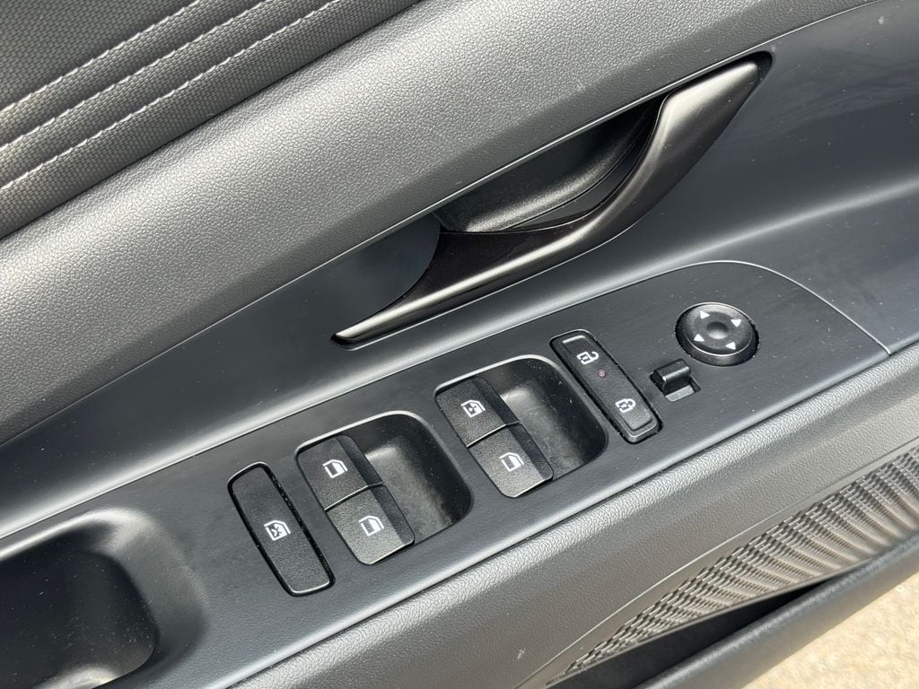 2025 Hyundai Elantra SEL - Photo 15