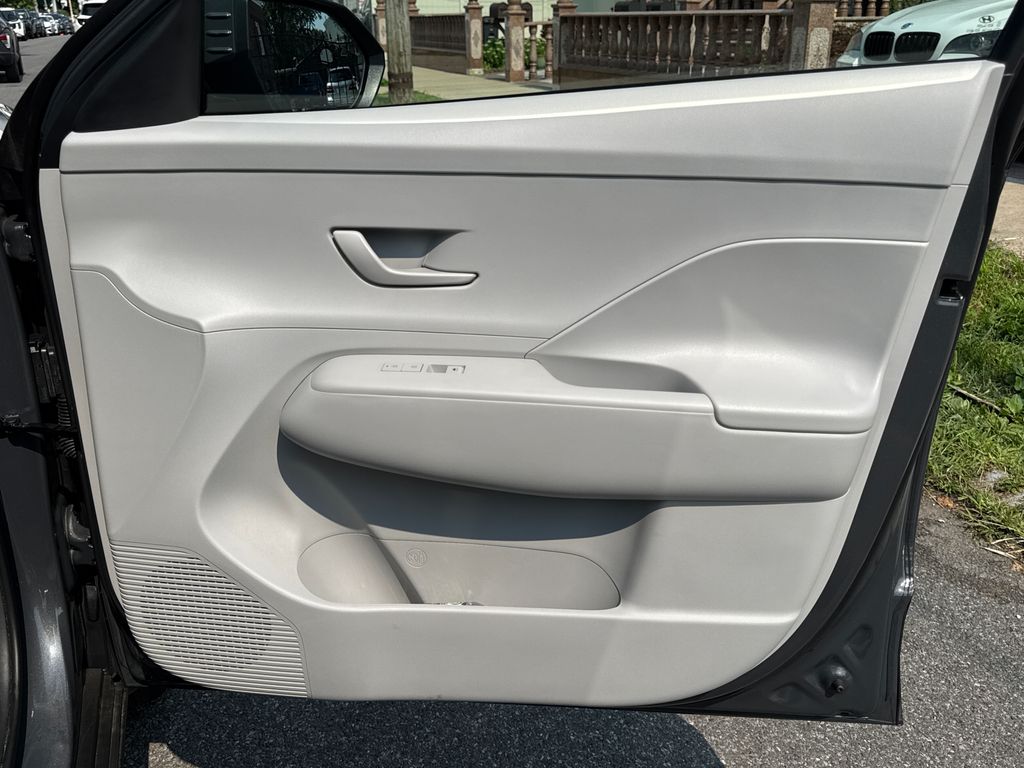 2024 Hyundai Kona SE - Photo 37