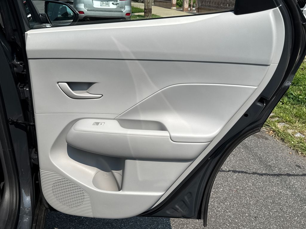 2024 Hyundai Kona SE - Photo 35