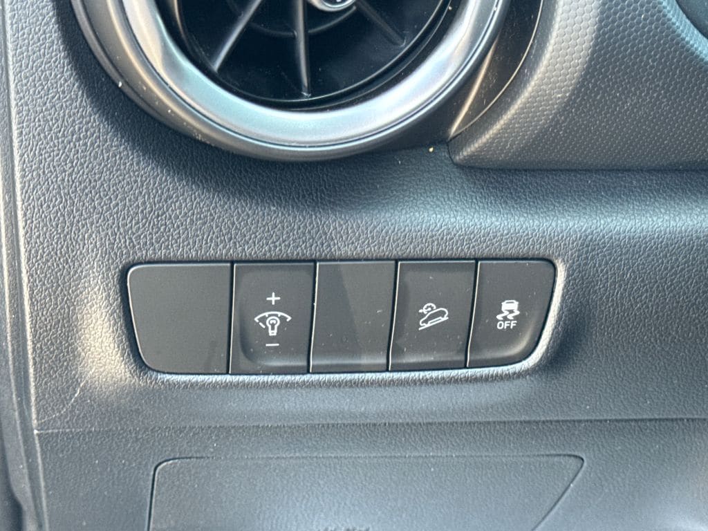 2023 Hyundai Kona SEL - Photo 18
