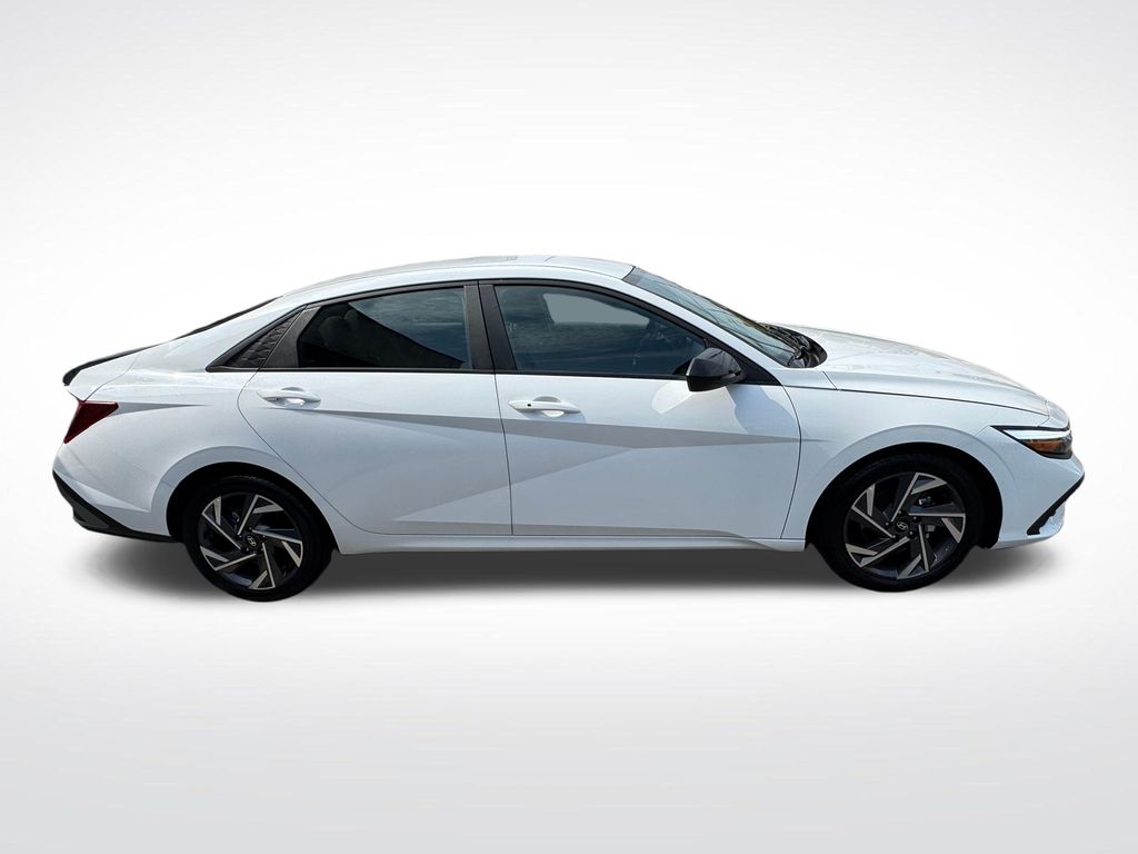 2025 Hyundai Elantra SEL - Photo 11