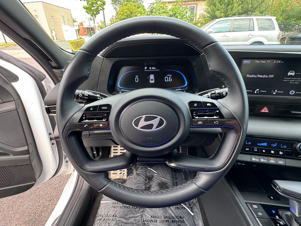 2025 Hyundai Elantra SEL - Photo 18