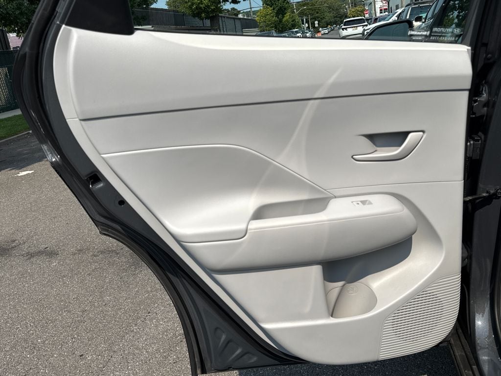 2024 Hyundai Kona SE - Photo 32