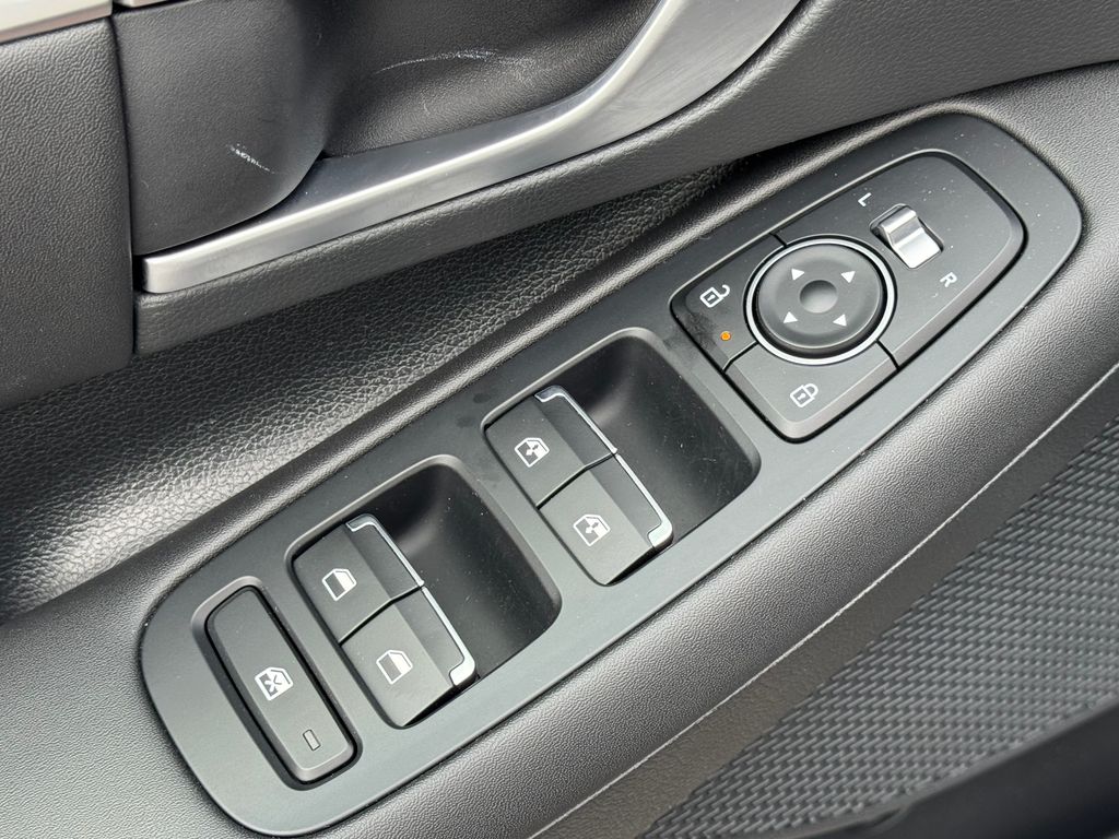 2025 Hyundai Sonata SEL - Photo 15