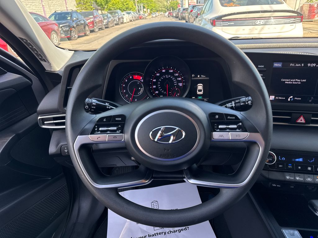2022 Hyundai Elantra SEL - Photo 18
