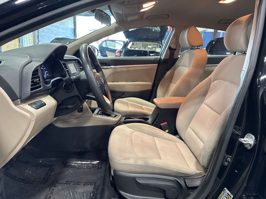 2019 Hyundai Elantra SE - Photo 16