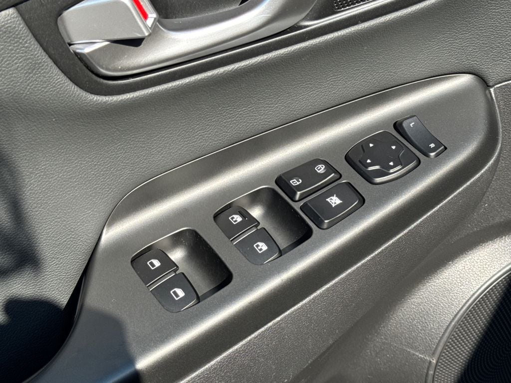 2023 Hyundai Kona Limited - Photo 15