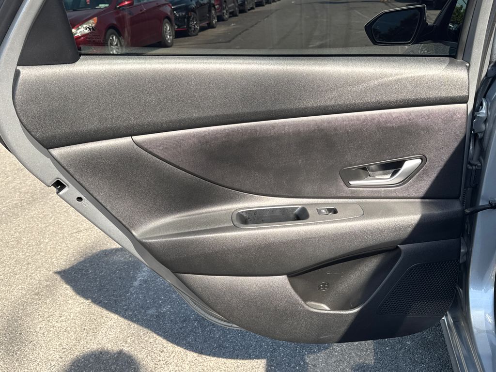 2022 Hyundai Elantra SEL - Photo 31