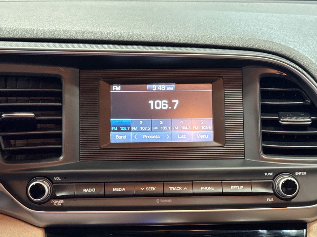 2019 Hyundai Elantra SE - Photo 23