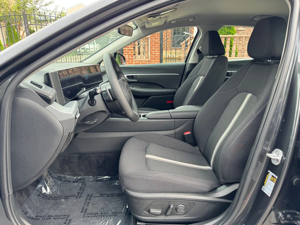 2025 Hyundai Sonata SEL - Photo 16