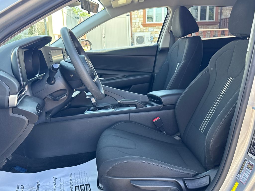 2022 Hyundai Elantra SEL - Photo 16
