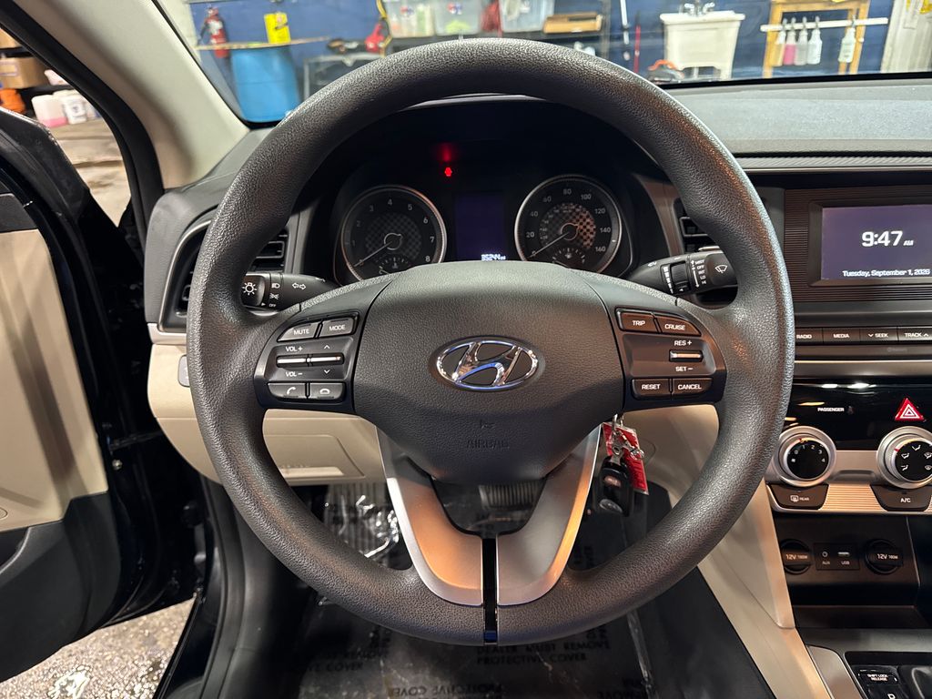 2019 Hyundai Elantra SE - Photo 17