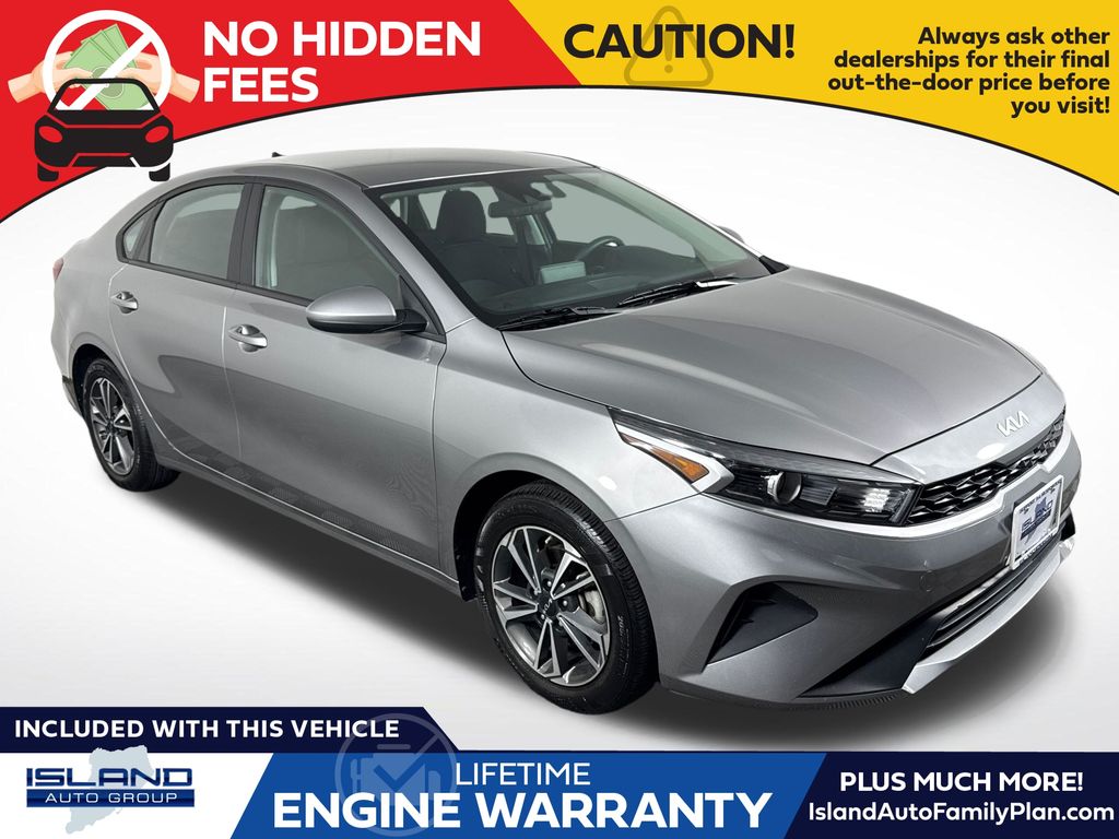 2023 Kia Forte LXS AT's photo