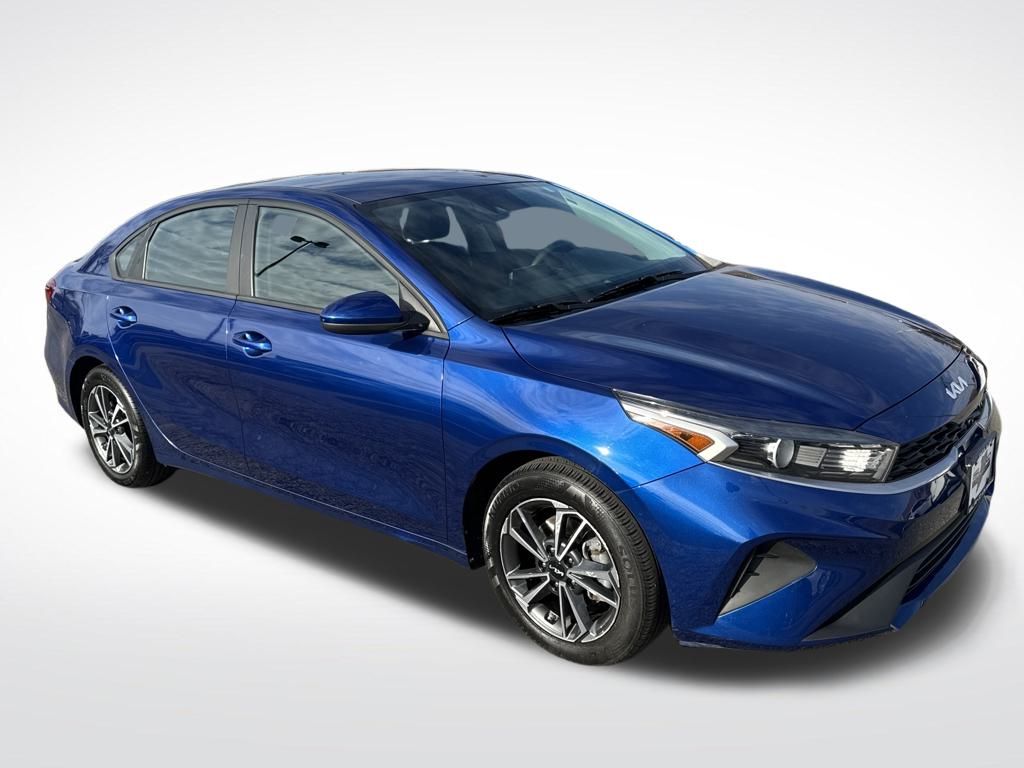 2022 Kia Forte LXS photo 2