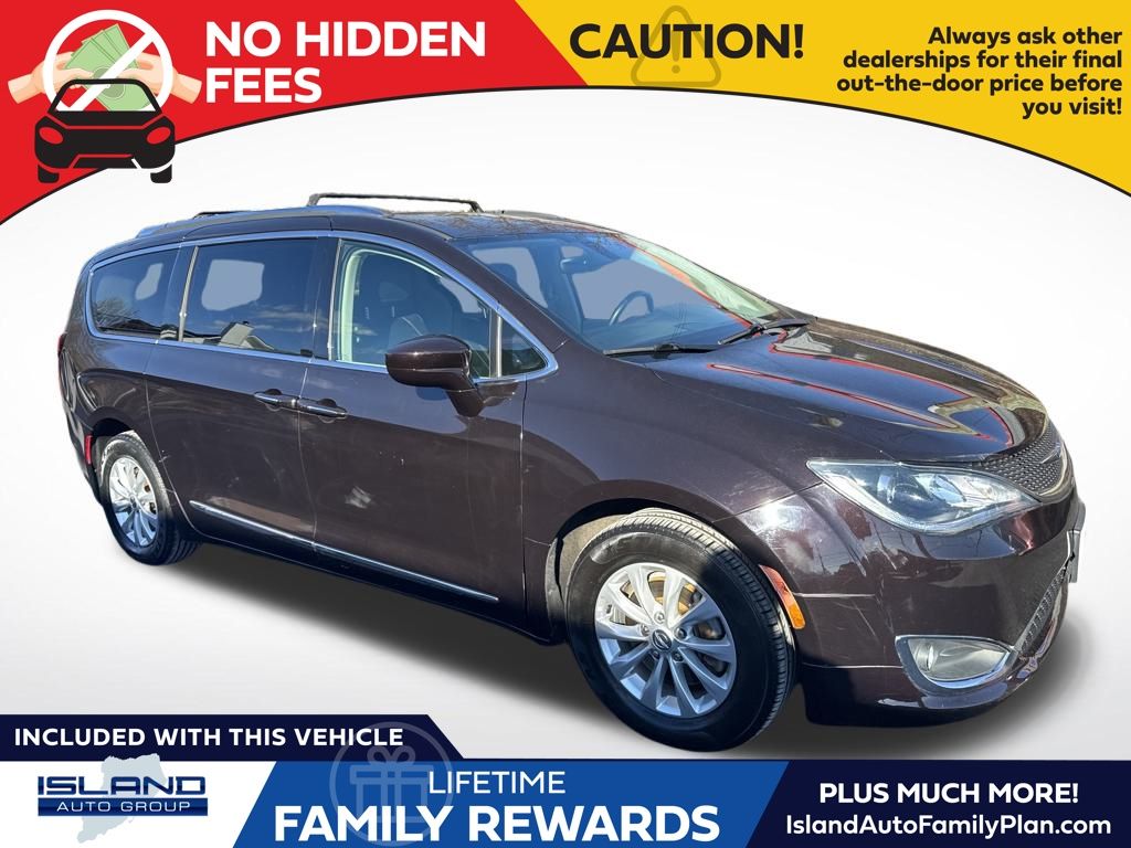 2018 Chrysler Pacifica Touring L's photo