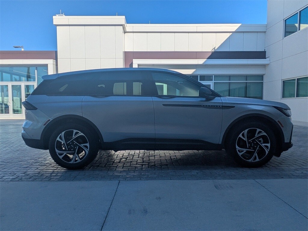 2024 Lincoln Nautilus Premiere photo 3