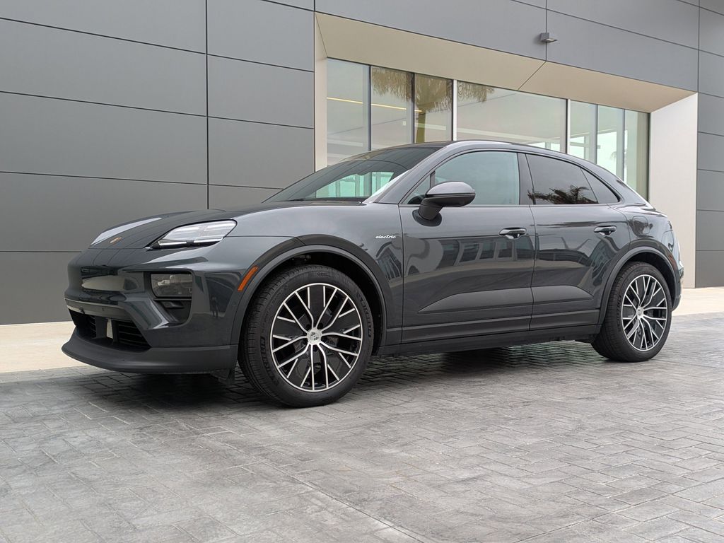 2025 Porsche Macan Base