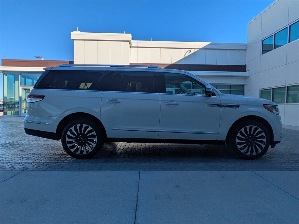 2024 Lincoln Navigator Black Label photo 3