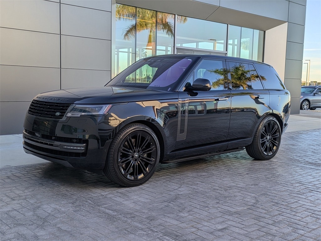 2023 Land Rover Range Rover SE's photo