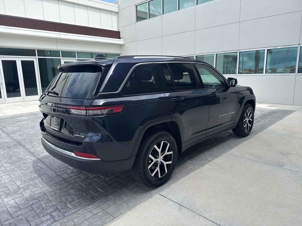 2023 Jeep Grand Cherokee Limited photo 2
