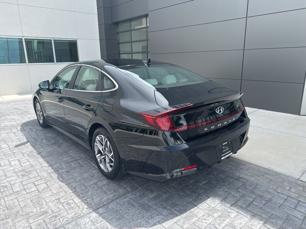 2021 Hyundai Sonata SEL photo 2