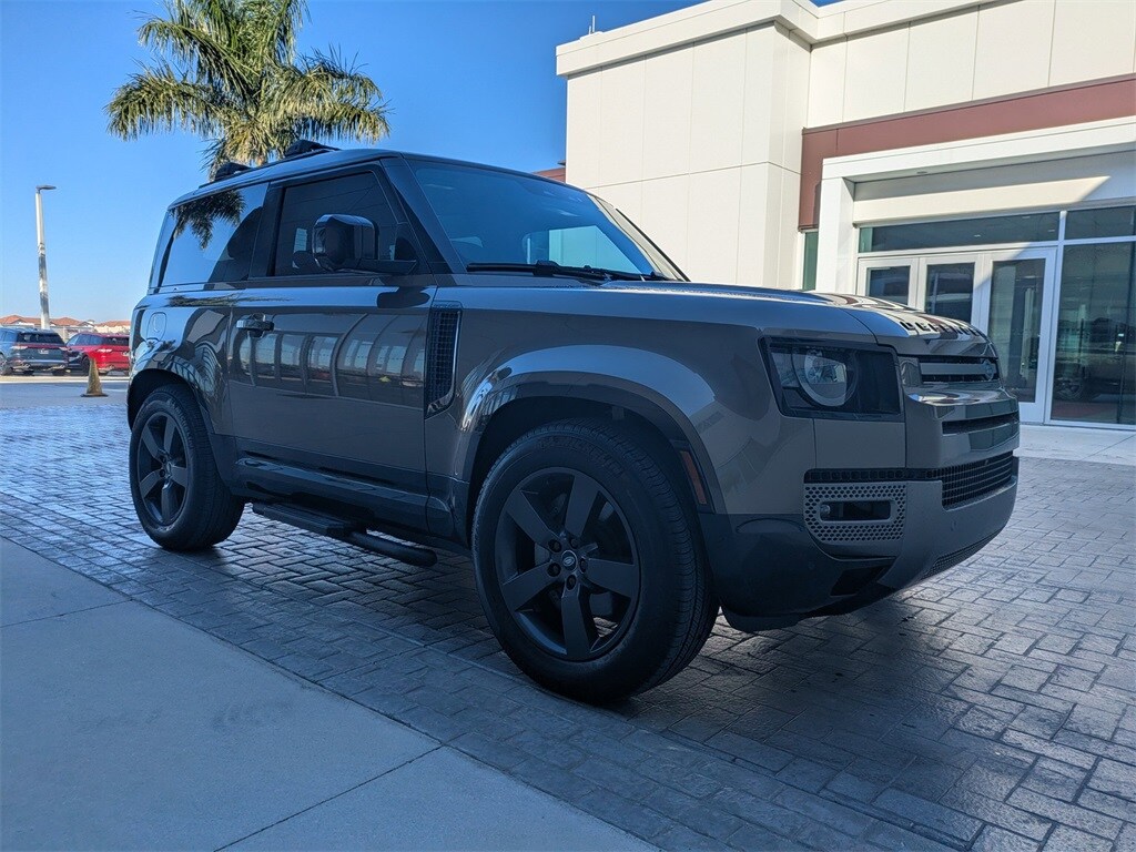 2024 Land Rover Defender 90 X-Dynamic SE photo 2