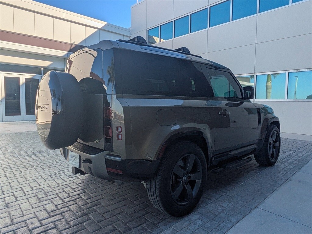 2024 Land Rover Defender 90 X-Dynamic SE photo 4