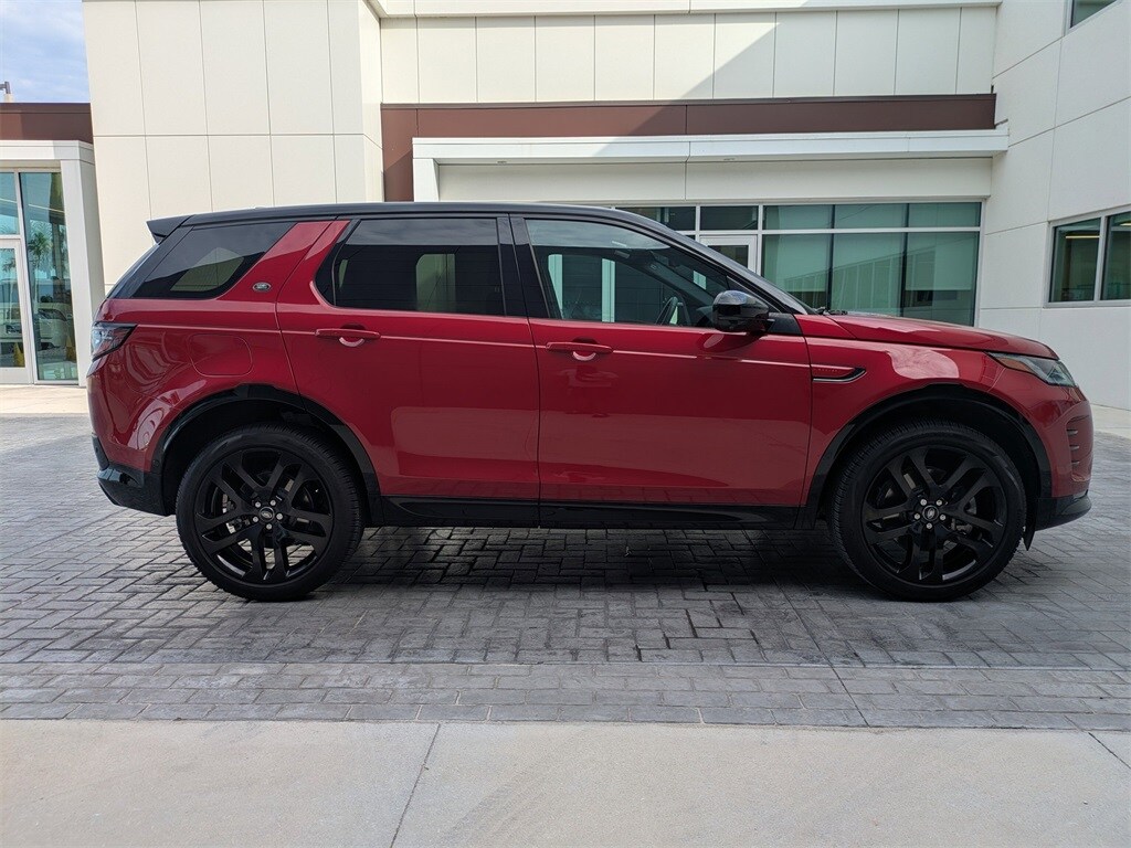 2024 Land Rover Discovery Sport SE photo 3