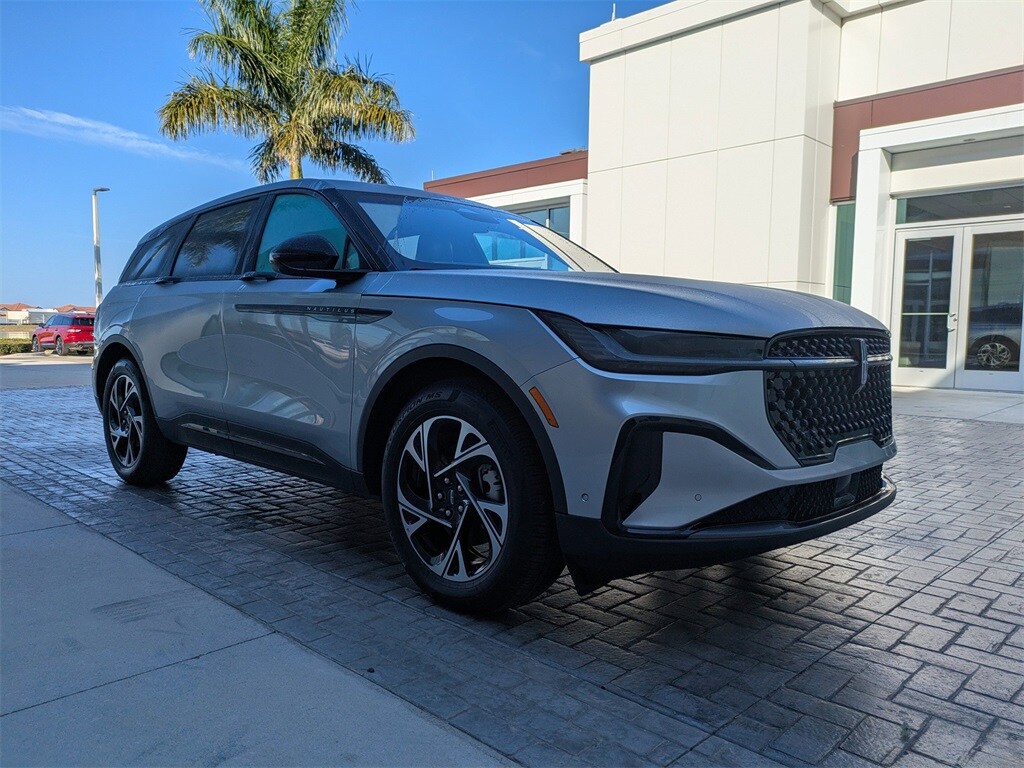 2024 Lincoln Nautilus Premiere photo 2