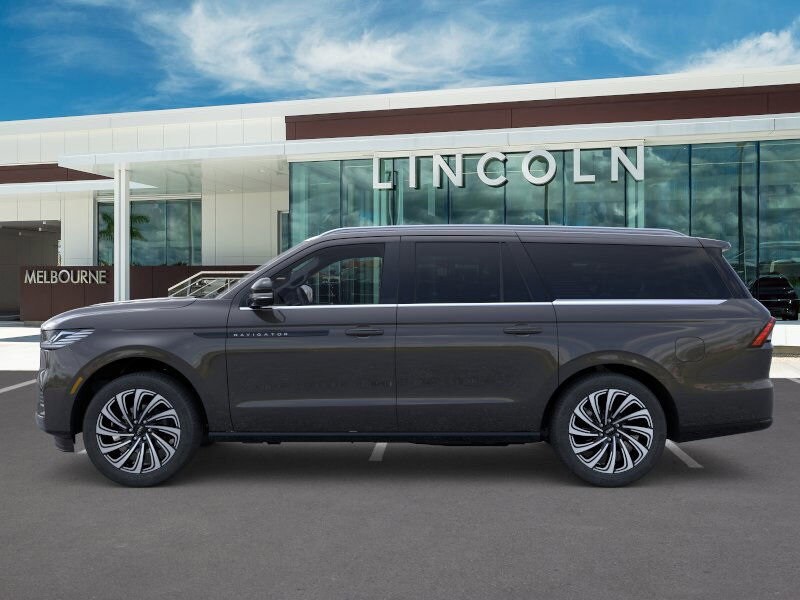 2025 Lincoln Navigator Black Label photo 3