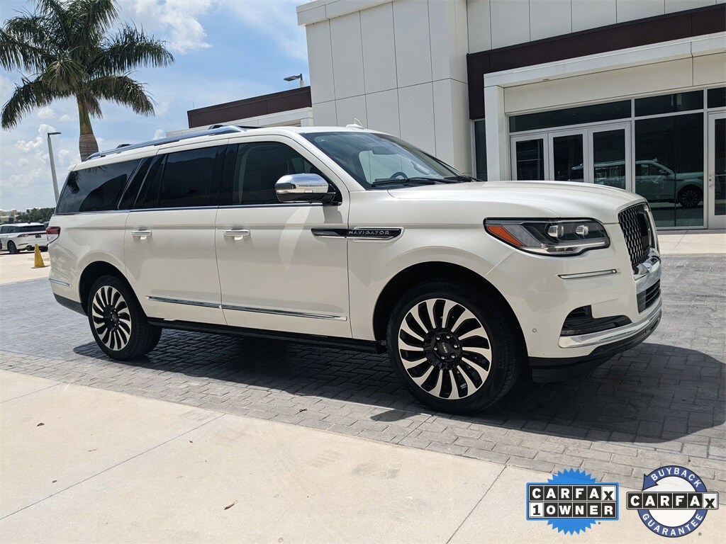 2024 Lincoln Navigator Black Label photo 2